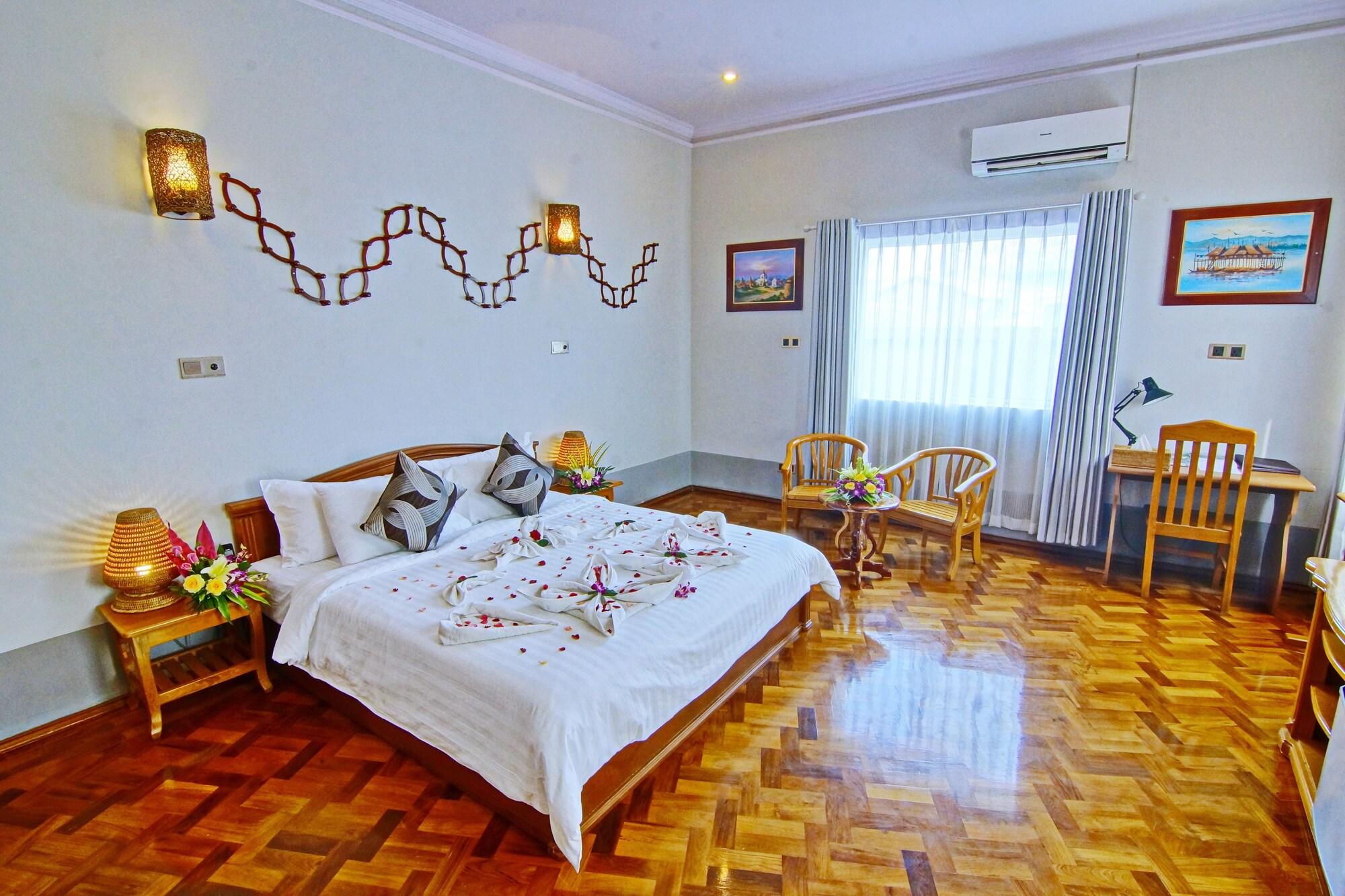 Triumph Hotel Мандалай Экстерьер фото