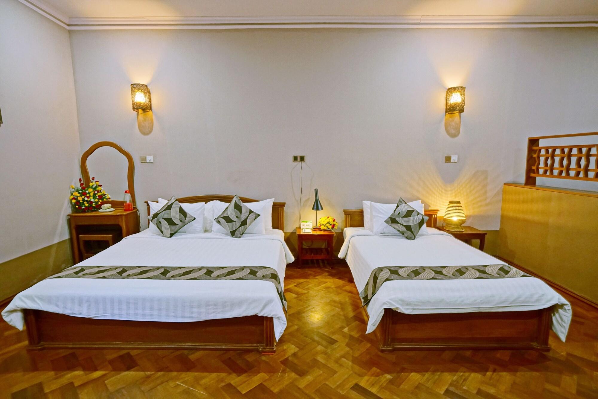 Triumph Hotel Мандалай Экстерьер фото