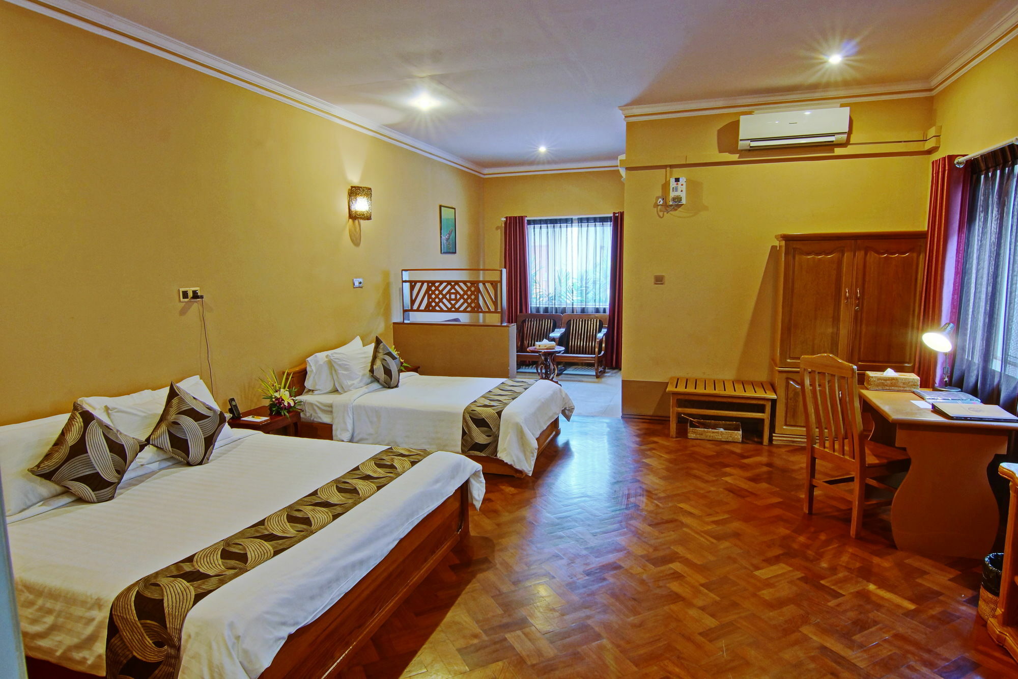Triumph Hotel Мандалай Экстерьер фото