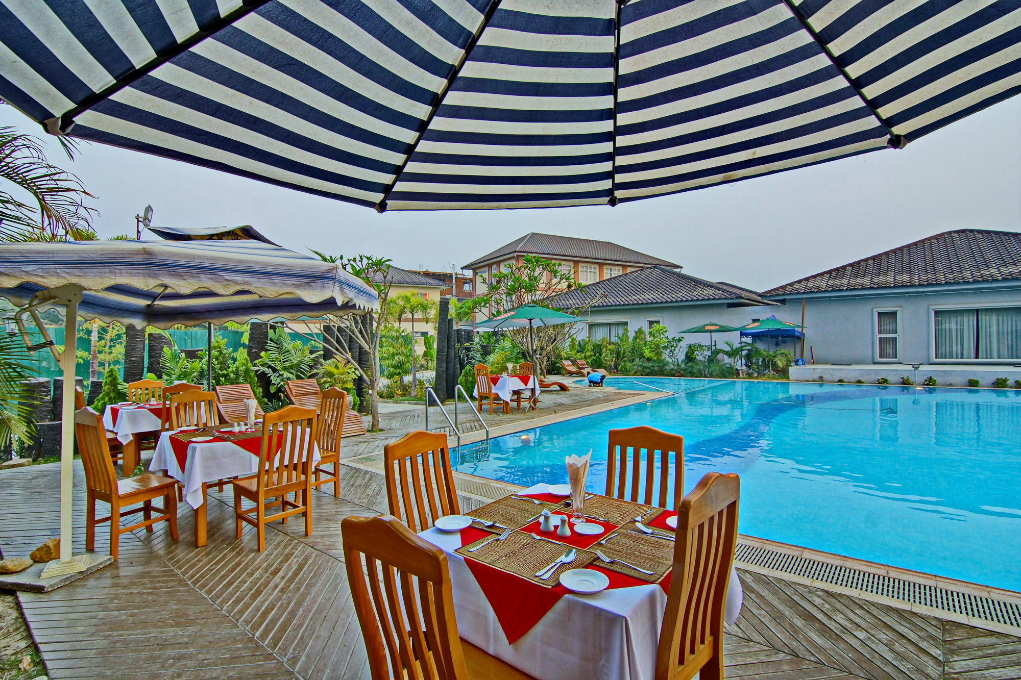 Triumph Hotel Мандалай Экстерьер фото