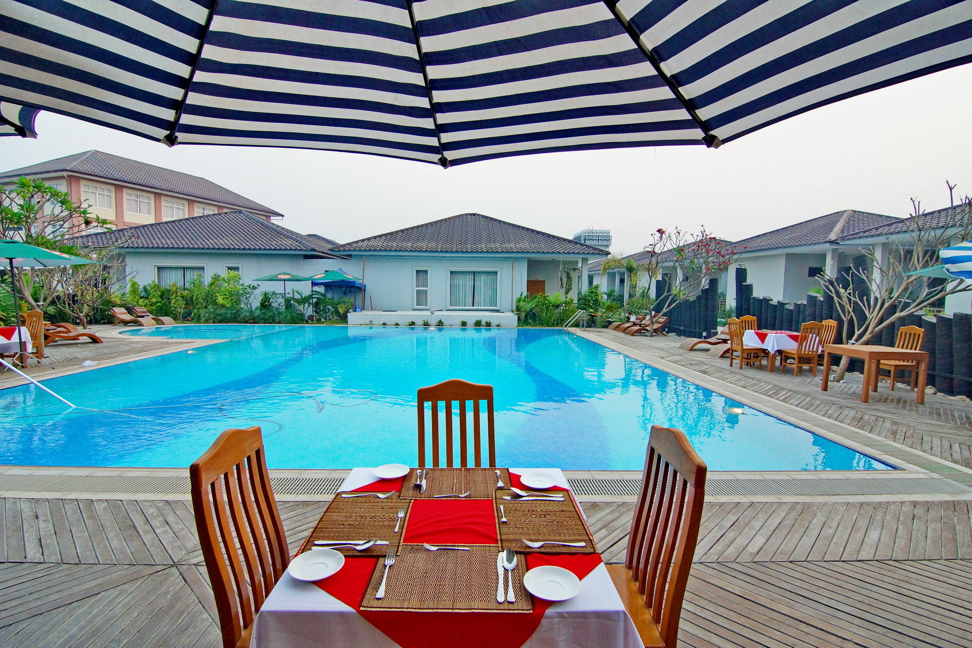 Triumph Hotel Мандалай Экстерьер фото