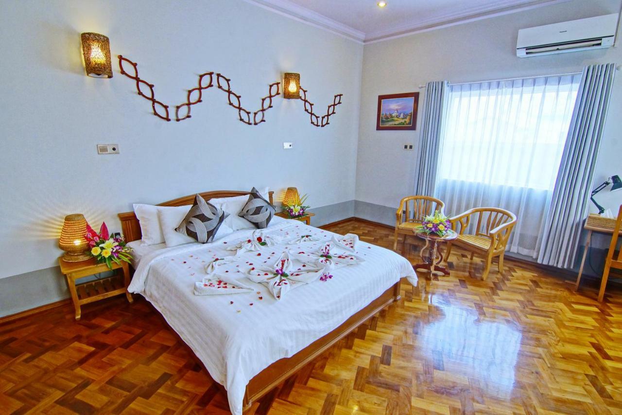Triumph Hotel Мандалай Экстерьер фото